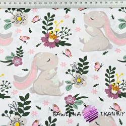 króliki na zielono fioletowej łące na białym tle
