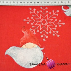 wzór świąteczny skrzaty ze posrebrzonymi śnieżynkami na czerwonym tle