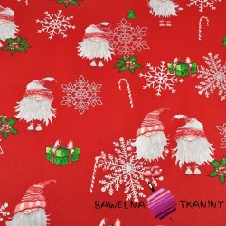 wzór świąteczny skrzaty w parach ze śnieżynkami na czerwonym tle