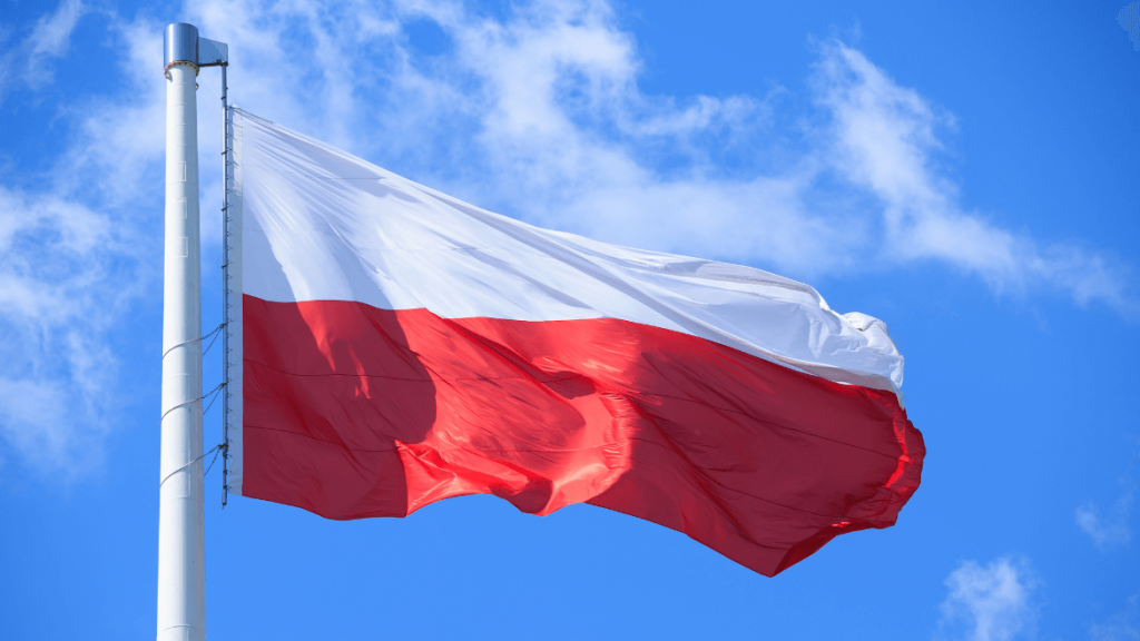 15 sierpnia: Tkaniny na Flagi Maryjne, Papieskie i Polskie - Wyjątkowe Symbole Święta Wojska Polskiego i Wniebowzięcia Maryi Panny